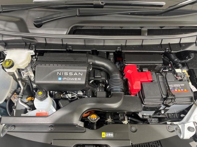 セレナ e-パワー ハイウェイスターV 登録済未使用車 両側電動ドア 全周囲カメラ 衝突被害軽減システム ドラレコ コーナーセンサー スマートキー LEDヘッド ビルトインETC 純正16インチアルミ オートハイビーム 車線逸脱警報(20枚目)