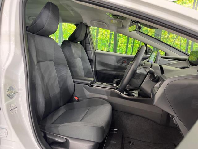 プリウス Ｘ　バックカメラ　１００Ｖ電源　衝突被害軽減システム　レーダークルーズ　禁煙車　ドラレコ　コーナーセンサー　スマートキー　ＬＥＤヘッド　ビルトインＥＴＣ　純正１７インチアルミ　オートハイビーム（8枚目）