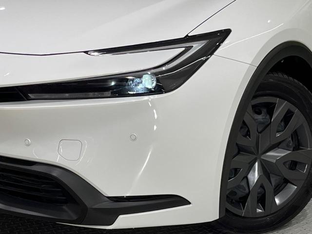 プリウス Ｘ　バックカメラ　１００Ｖ電源　衝突被害軽減システム　レーダークルーズ　禁煙車　ドラレコ　コーナーセンサー　スマートキー　ＬＥＤヘッド　ビルトインＥＴＣ　純正１７インチアルミ　オートハイビーム（12枚目）