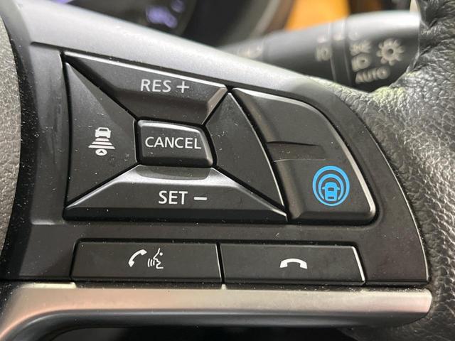 キックス X ツートーンインテリアエディション 純正SDナビ 全周囲カメラ 衝突被害軽減システム レーダークルーズ 禁煙車 ドラレコ コーナーセンサー スマートキー LEDヘッド ビルトインETC 純正17インチアルミ オートハイビーム(5枚目)