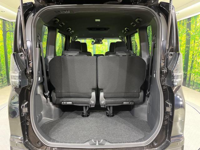 ヴォクシー Ｓ－Ｇ　両側電動ドア　バックカメラ　衝突被害軽減システム　レーダークルーズ　禁煙車　ドラレコ　コーナーセンサー　スマートキー　ＬＥＤヘッド　ＥＴＣ２．０　純正１６インチアルミ　オートハイビーム　車線逸脱警報（11枚目）