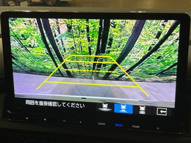 ステップワゴン スパーダ　純正１１型ナビ　バックカメラ　衝突被害軽減システム　禁煙車　電動リアゲート　ハーフレザーシート　コーナーセンサー　スマートキー　ＬＥＤヘッド　純正１６インチアルミ　車線逸脱警報　オートライト（4枚目）