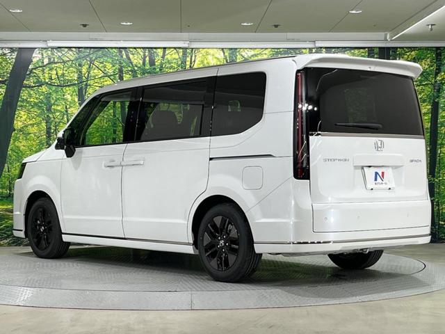 ステップワゴン スパーダ　純正１１型ナビ　バックカメラ　衝突被害軽減システム　禁煙車　電動リアゲート　ハーフレザーシート　コーナーセンサー　スマートキー　ＬＥＤヘッド　純正１６インチアルミ　車線逸脱警報　オートライト（17枚目）