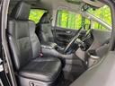 運転席まわりには十分なスペースがあり、大柄な方でもゆったり運転していただける環境です。