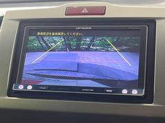 【バックカメラ】駐車時に後方がリアルタイム映像で確認できます。大型商業施設や立体駐車場での駐車時や、夜間のバック時に大活躍！運転スキルに関わらず、今や必須となった装備のひとつです！ 4