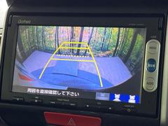 【バックカメラ】駐車時に後方がリアルタイム映像で確認できます。大型商業施設や立体駐車場での駐車時や、夜間のバック時に大活躍！運転スキルに関わらず、今や必須となった装備のひとつです！ 4