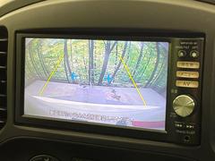 【バックカメラ】駐車時に後方がリアルタイム映像で確認できます。大型商業施設や立体駐車場での駐車時や、夜間のバック時に大活躍！運転スキルに関わらず、今や必須となった装備のひとつです！ 5