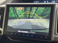 【バックカメラ】駐車時に後方がリアルタイム映像で確認できます。大型商業施設や立体駐車場での駐車時や、夜間のバック時に大活躍！運転スキルに関わらず、今や必須となった装備のひとつです！ 4