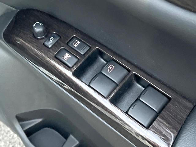 エルグランド 250ハイウェイスターアーバンクロム 純正8インチナビ 両側電動ドア 後席モニター 全周囲カメラ 100V電源 ハーフレザーシート スマートキー HIDヘッド ビルトインETC 純正18インチアルミ オートライト(50枚目)