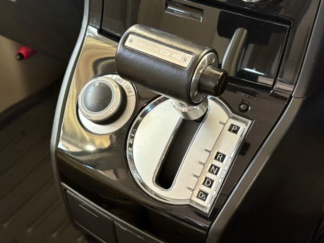 デリカＤ：５ Ｇ　パワーパッケージ　禁煙車／新品タイヤジオランダーＸＡＴ／新品アルミＤＤＶ－６／新品バンパーガード／Ｂカメラ／リアラダー／後席モニター／両Ｐ／ドラレコ／ナビ／Ｂｌｕｅｔｏｏｔｈオーディオ／フルセグＴＶ／ＣＤ／ＤＶＤ（23枚目）