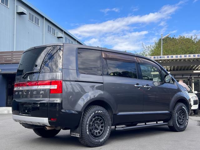 デリカＤ：５ Ｇ　パワーパッケージ　新品ヨコハマジオランダーＸ－ＡＴ／新品バトルシップアルミ／新品バンパーガード／新品サイドステップ／カスタム／両Ｐ／後席モニター／Ｂｌｕｅｔｏｏｔｈオーディオ／認定車／新品バッテリー／保証１年付／（4枚目）