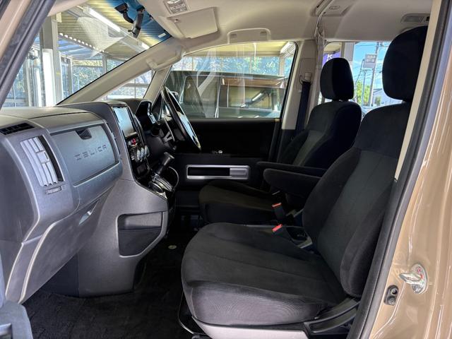 デリカＤ：５ Ｇ　パワーパッケージ　ベージュ全塗装カスタム／新品ＤＥＡＮアルミ／新品ジオランダーＸＡ－Ｔタイヤ／フロントプロテクター／両側電動ドア／ＥＴＣ／バックカメラ／クルコン／ステリモ／パドル／ナビ／フルセグＴＶ／ＢＴ（9枚目）