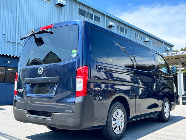 NV350キャラバンバン ロングDX 黒革調シートカバー/ナビ/TV/ETC2.0/キーレス/フォグランプ/保証1年/新品バッテリー付/3人乗り(4枚目)