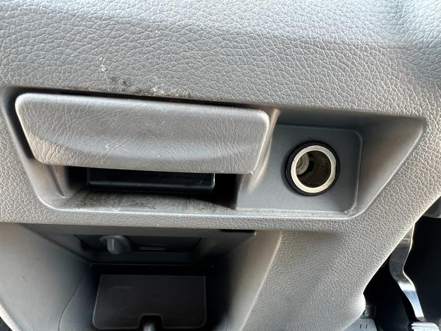 NV350キャラバンバン ロングDX 黒革調シートカバー/ナビ/TV/ETC2.0/キーレス/フォグランプ/保証1年/新品バッテリー付/3人乗り(49枚目)