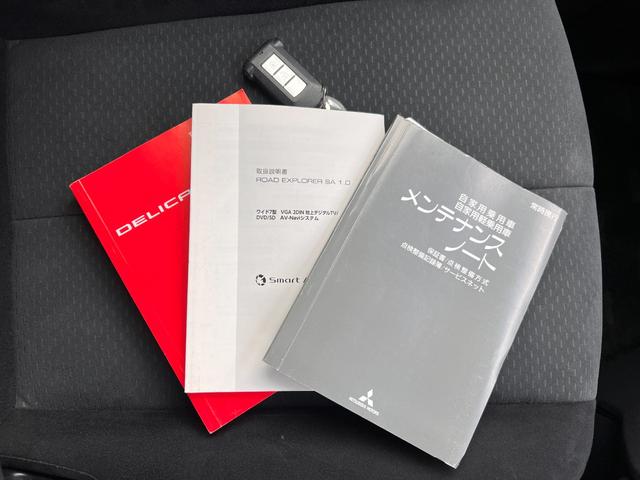 デリカＤ：５ Ｇ　パワーパッケージ　アーバンカーキ全塗装カスタム／新品Ｃ１０Ｓアルミ／新品ジオランダーＸ－ＡＴ／フロントプロテクタ／フォグランプ／両側電動ドア／ＥＴＣ／ナビ／フルセグ／Ｂカメラ／保証１年付／点検記録簿付／新品バッテリー付（12枚目）