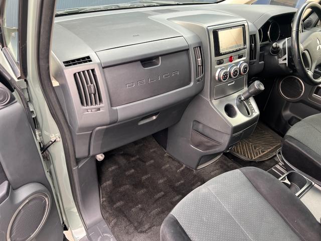 デリカＤ：５ Ｇ　パワーパッケージ　アーバンカーキ全塗装カスタム／新品Ｃ１０Ｓアルミ／新品ジオランダーＸ－ＡＴ／フロントプロテクタ／フォグランプ／両側電動ドア／ＥＴＣ／ナビ／フルセグ／Ｂカメラ／保証１年付／点検記録簿付／新品バッテリー付（59枚目）