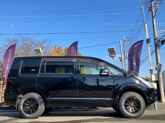 デリカＤ：５ Ｇ　パワーパッケージ　シダーグリーン全塗装カスタム／新品ＴＯＹＯタイヤ／新品社外アルミ／新品キャリア・ラック／新品社外ステアリング／リフトアップ／新品マーカー／新品オーバーフェンダー／認定車／新品バッテリー／保証１年（5枚目）