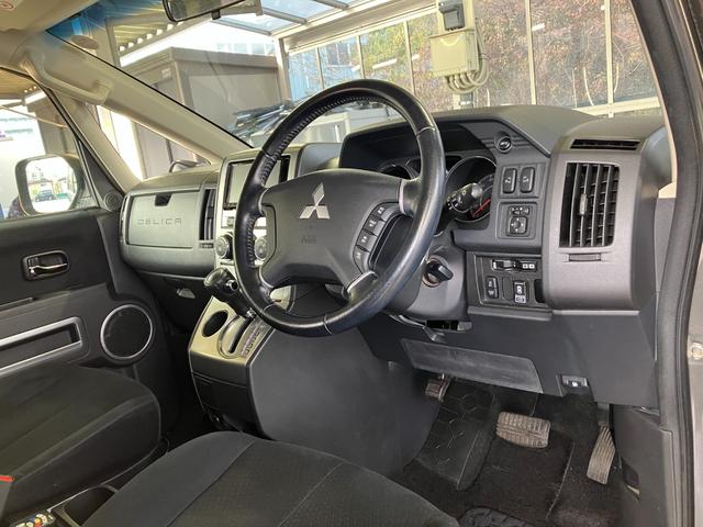 デリカD:5 G パワーパッケージ 新品バンパーガード/新品サイドステップ/新品タイヤYOKOHAMAジオランダーX-AT/新品アルミロクサーニバトルシップ/Bカメラ/新品バッテリー/保証1年付/認定車/両側パワスラ/リアモニター(37枚目)