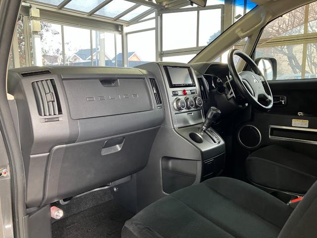 デリカD:5 G パワーパッケージ 新品バンパーガード/新品サイドステップ/新品タイヤYOKOHAMAジオランダーX-AT/新品アルミロクサーニバトルシップ/Bカメラ/新品バッテリー/保証1年付/認定車/両側パワスラ/リアモニター(42枚目)