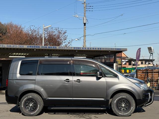 デリカD:5 D パワーパッケージ 新品バンパーガード/新品サイドステップ/新品シートカバー/グリルペイント/後席モニター/シートヒーター/グッドリッチタイヤ/デイトナホイール/Bカメラ/両側パワスラ/保証1年/認定車/新品バッテリー(4枚目)