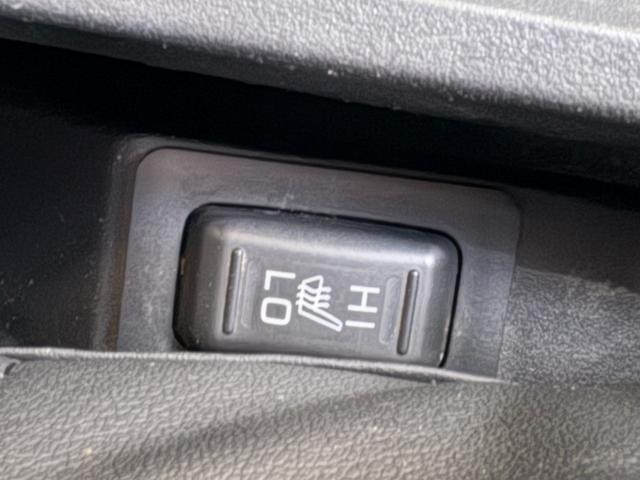 デリカD:5 D パワーパッケージ 新品バンパーガード/新品サイドステップ/新品シートカバー/グリルペイント/後席モニター/シートヒーター/グッドリッチタイヤ/デイトナホイール/Bカメラ/両側パワスラ/保証1年/認定車/新品バッテリー(17枚目)