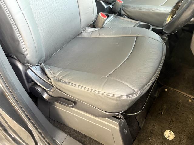 デリカD:5 D パワーパッケージ 新品バンパーガード/新品サイドステップ/新品シートカバー/グリルペイント/後席モニター/シートヒーター/グッドリッチタイヤ/デイトナホイール/Bカメラ/両側パワスラ/保証1年/認定車/新品バッテリー(28枚目)