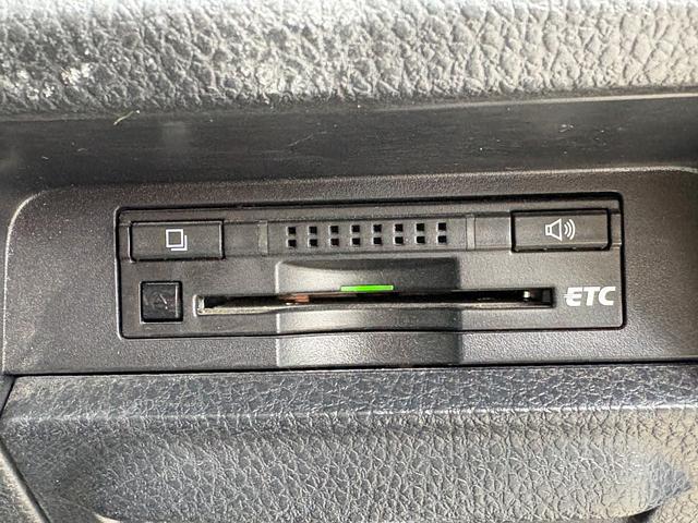 ノア ハイブリッドＧ　アンヴイルグレー全塗装カスタム／新品ＭＯＮＳＴＡＲタイヤ／新品ＪＰ２０９アルミ／後席モニター／リアスポイラー／シートヒーター／バックカメラ／両側パワスラ／Ｂｌｕｅｔｏｏｔｈオーディオ／保証１年（14枚目）