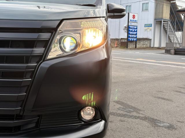 ノア ハイブリッドＧ　アンヴイルグレー全塗装カスタム／新品ＭＯＮＳＴＡＲタイヤ／新品ＪＰ２０９アルミ／後席モニター／リアスポイラー／シートヒーター／バックカメラ／両側パワスラ／Ｂｌｕｅｔｏｏｔｈオーディオ／保証１年（23枚目）