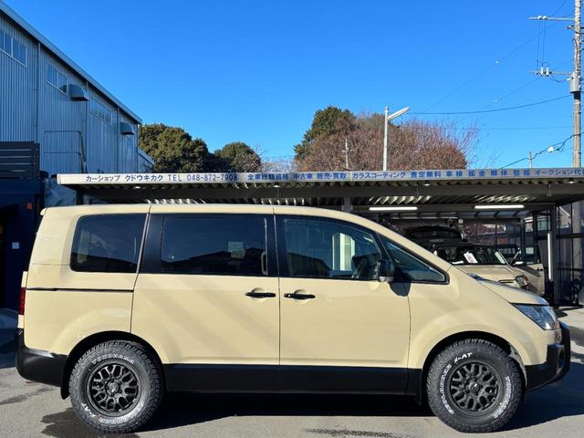 デリカD:5 G パワーパッケージ ベージュ全塗装/カスタム/新品ロックケリーMX-W/新品ジオランダーX-AT/フロントプロテクター/両側パワスラ/BTオーディオ/Bカメラ/スマキー/新品バッテリー/保証1年/フルセグ/後席モニター(4枚目)