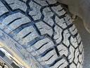 オールシーズンタイヤです。オンロード・オフロード・降り始めの雪まで走行オッケーの頼もしいタイヤになります。