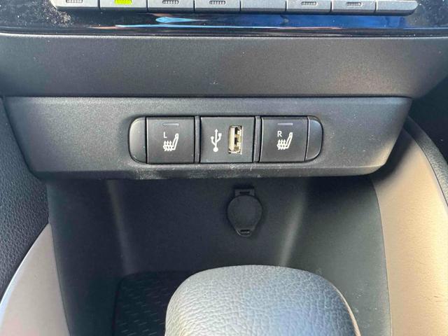 ヤリス 純正ナビバックカメラLEDライト左右シートヒーター(6枚目)