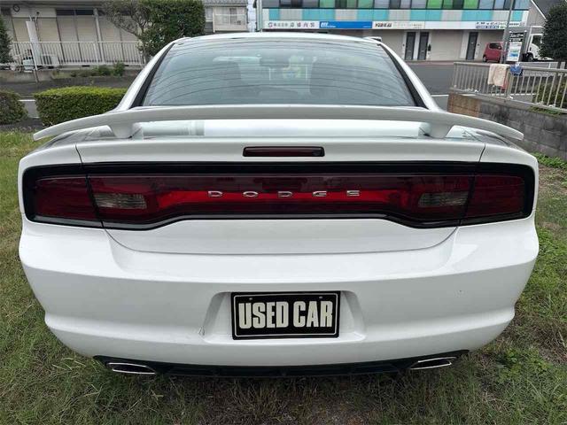 ダッジ・チャージャー ＳＸＴ　左ハンドル　ＥＴＣ　バックカメラ　アルミホイール　ＡＴ　ＣＤ　ＵＳＢ　ミュージックプレイヤー接続可　ＥＳＣ　エアコン　パワーウィンドウ（16枚目）
