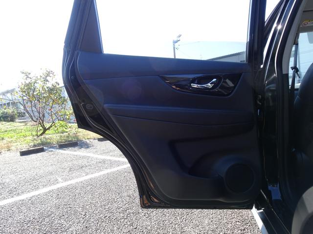 エクストレイル ２０Ｘ　切り替え式４ＷＤ／新品マークレスグリル／新品ホワイトレター１８インチタイヤ＆１８インチＡＷ／カロッツェリアナビＴＶ／バックカメラ／Ｂｌｕｅｔｏｏｔｈオーディオ／パワーバックドア（26枚目）