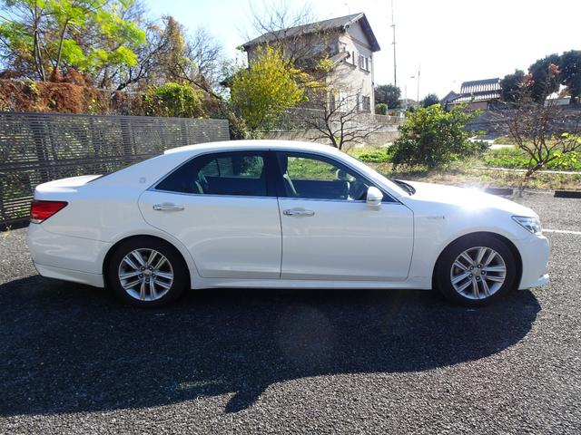 クラウンハイブリッド アスリートＳ　パワーシート／シートヒーター／ステアリングヒーター／クルーズコントロール／ビルトインＥＴＣ／純正ナビＴＶ＆バックカメラ／Ｂｌｕｅｔｏｏｔｈオーディオ（12枚目）