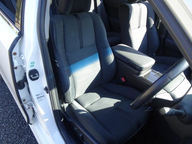 クラウンハイブリッド アスリートＳ　パワーシート／シートヒーター／ステアリングヒーター／クルーズコントロール／ビルトインＥＴＣ／純正ナビＴＶ＆バックカメラ／Ｂｌｕｅｔｏｏｔｈオーディオ（19枚目）