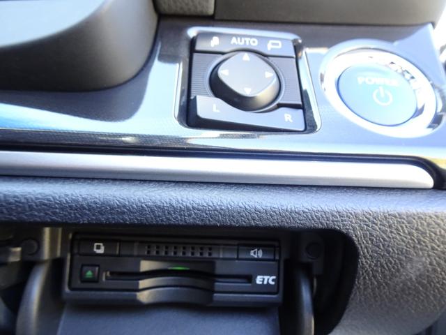 クラウンハイブリッド アスリートＳ　パワーシート／シートヒーター／ステアリングヒーター／クルーズコントロール／ビルトインＥＴＣ／純正ナビＴＶ＆バックカメラ／Ｂｌｕｅｔｏｏｔｈオーディオ（27枚目）