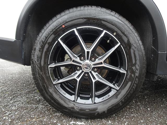 エクストレイル ２０Ｘｔ　エマージェンシーブレーキパッケージ　切り替え式４ＷＤ／新品マークレスグリル／新品１７インチホイール／Ｂｌｕｅｔｏｏｔｈオーディオ／アラウンドビューモニター／純正ナビ／バックカメラ／シートヒーター／ルーフレール（17枚目）