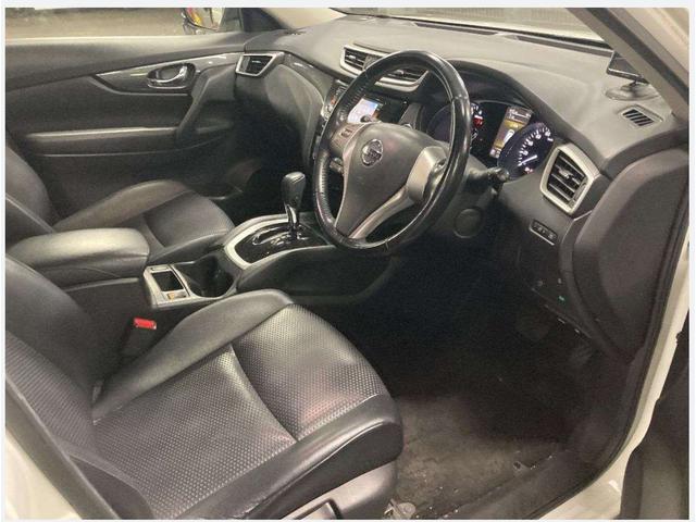 エクストレイル ２０Ｘ　ワンオーナーナビ　ＴＶ　ＥＴＣ　バックカメラ　禁煙車　シートヒータースマートキーアルミホイール　　ルーフキャリア　ＢＯＸ　車検２年込み（11枚目）