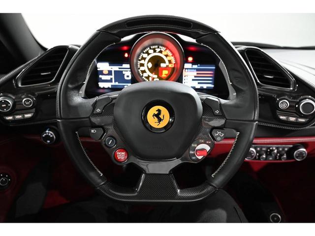 ４８８ＧＴＢ ベースグレード　正規Ｄ車　Ｄ記録簿　屋内保管　純正カーボンエアロＦ／Ｓ／Ｒ／ダクト／エンジンカバー　ＬＥＤカーボンステアリング　Ｆリフト　ボルドー内装　カーボントリム　イエローレヴカウンター　ナビ　ＪＢＬ　Ｂカメラ（9枚目）