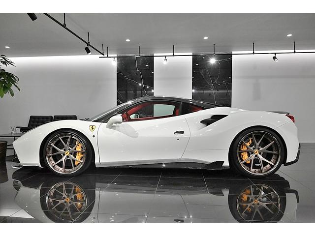 ４８８ＧＴＢ ベースグレード　正規Ｄ車　カーボンエアロ　Ｆ／Ｓ／Ｒ／Ｒスポイラー／Ｓダクト／エンジンカバー　ブリリアント可変マフラー　ハイパーフォージド２１／２２ＡＷ　Ｆリフティング　カーボンドライバーゾーン／ドア内張パネル（2枚目）