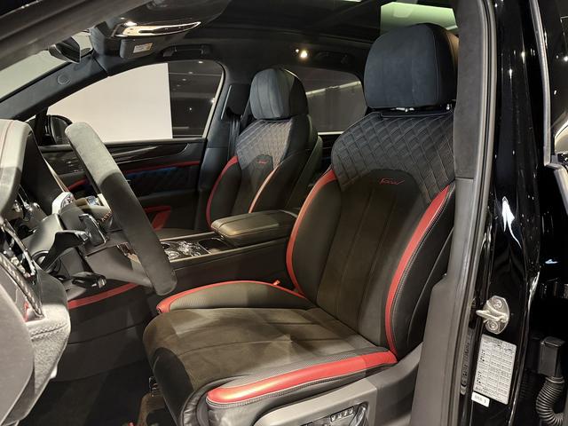 ベンテイガ スピード　４人乗り　ベルーガ×ホットスパー　カーボンインテリア　カーボンセラミックブレーキ　パノラマルーフ　２２インチスピードホイール　ディーラー記録簿　ディーラー車検（7枚目）