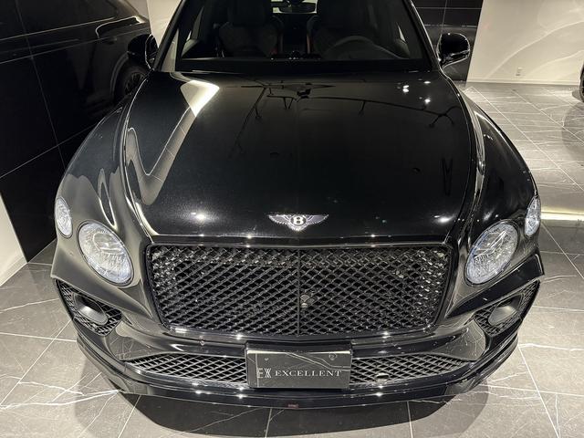 ベンテイガ スピード　４人乗り　ベルーガ×ホットスパー　カーボンインテリア　カーボンセラミックブレーキ　パノラマルーフ　２２インチスピードホイール　ディーラー記録簿　ディーラー車検（12枚目）