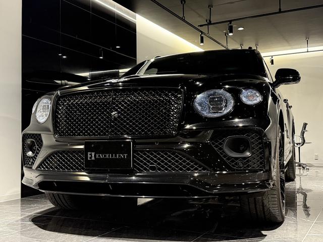 ベンテイガ スピード　４人乗り　ベルーガ×ホットスパー　カーボンインテリア　カーボンセラミックブレーキ　パノラマルーフ　２２インチスピードホイール　ディーラー記録簿　ディーラー車検（18枚目）