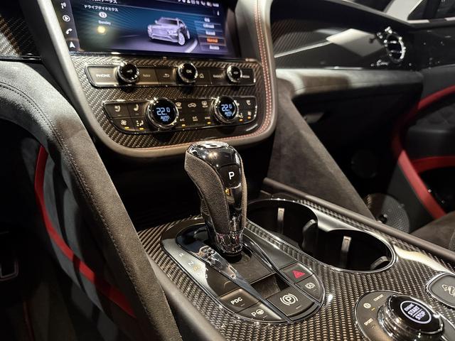 ベンテイガ スピード　４人乗り　ベルーガ×ホットスパー　カーボンインテリア　カーボンセラミックブレーキ　パノラマルーフ　２２インチスピードホイール　ディーラー記録簿　ディーラー車検（25枚目）
