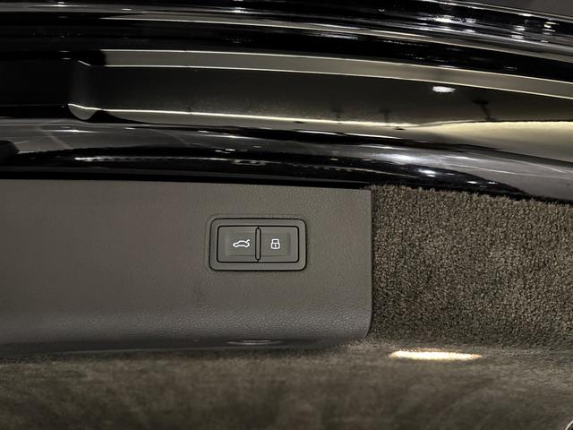 ベンテイガ スピード　４人乗り　ベルーガ×ホットスパー　カーボンインテリア　カーボンセラミックブレーキ　パノラマルーフ　２２インチスピードホイール　ディーラー記録簿　ディーラー車検（33枚目）