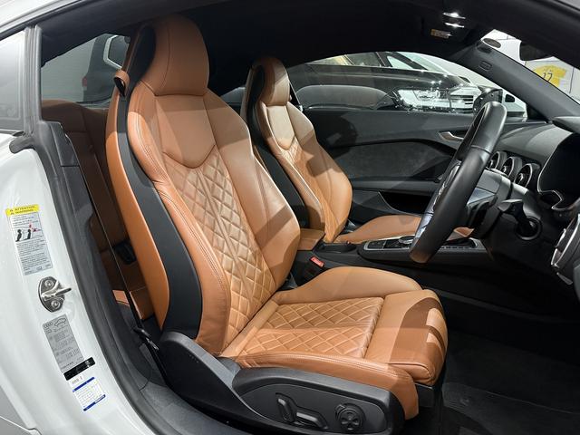 ＴＴクーペ ４０ＴＦＳＩ　ブラウンレザーシート　リトラクタブルリアスポイラー　バーチャルコックピット　純正１８インチホイール　純正フロアマット　純正ナビ　地デジ　バックカメラ　ドライブレコーダー　ＥＴＣ２．０　スペアキー（7枚目）