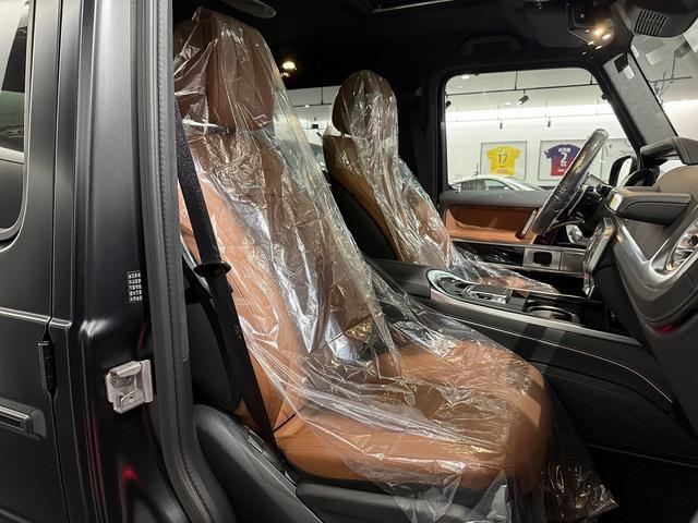 Ｇクラス Ｇ６３　新車未使用車　外装色マグノナイトブラック　マヌファクトゥーアプログラムプラス　ＡＭＧナイトパッケージ　ＡＭＧ２１ＡＷ（9枚目）