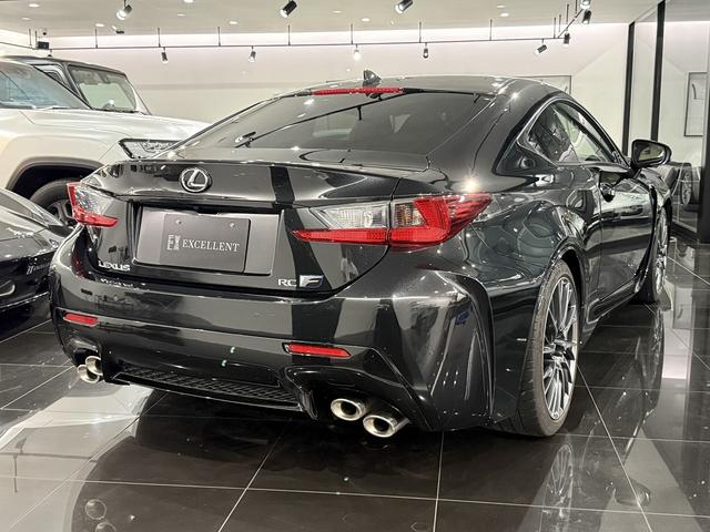 ＲＣ Ｆ カーボンエクステリアパッケージ　白革　レクサスセーフティシステムプラス　ＯＰ１９インチホイール　オレンジキャリパー　可変式リアスポイラー　カーボンインテリア　三眼ＬＥＤヘッドライト　シートヒーター／シートクーラー　ドライブレコーダー（3枚目）