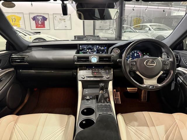 ＲＣ Ｆ カーボンエクステリアパッケージ　白革　レクサスセーフティシステムプラス　ＯＰ１９インチホイール　オレンジキャリパー　可変式リアスポイラー　カーボンインテリア　三眼ＬＥＤヘッドライト　シートヒーター／シートクーラー　ドライブレコーダー（6枚目）