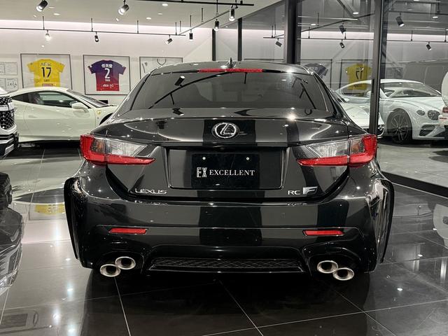 ＲＣ Ｆ カーボンエクステリアパッケージ　白革　レクサスセーフティシステムプラス　ＯＰ１９インチホイール　オレンジキャリパー　可変式リアスポイラー　カーボンインテリア　三眼ＬＥＤヘッドライト　シートヒーター／シートクーラー　ドライブレコーダー（12枚目）